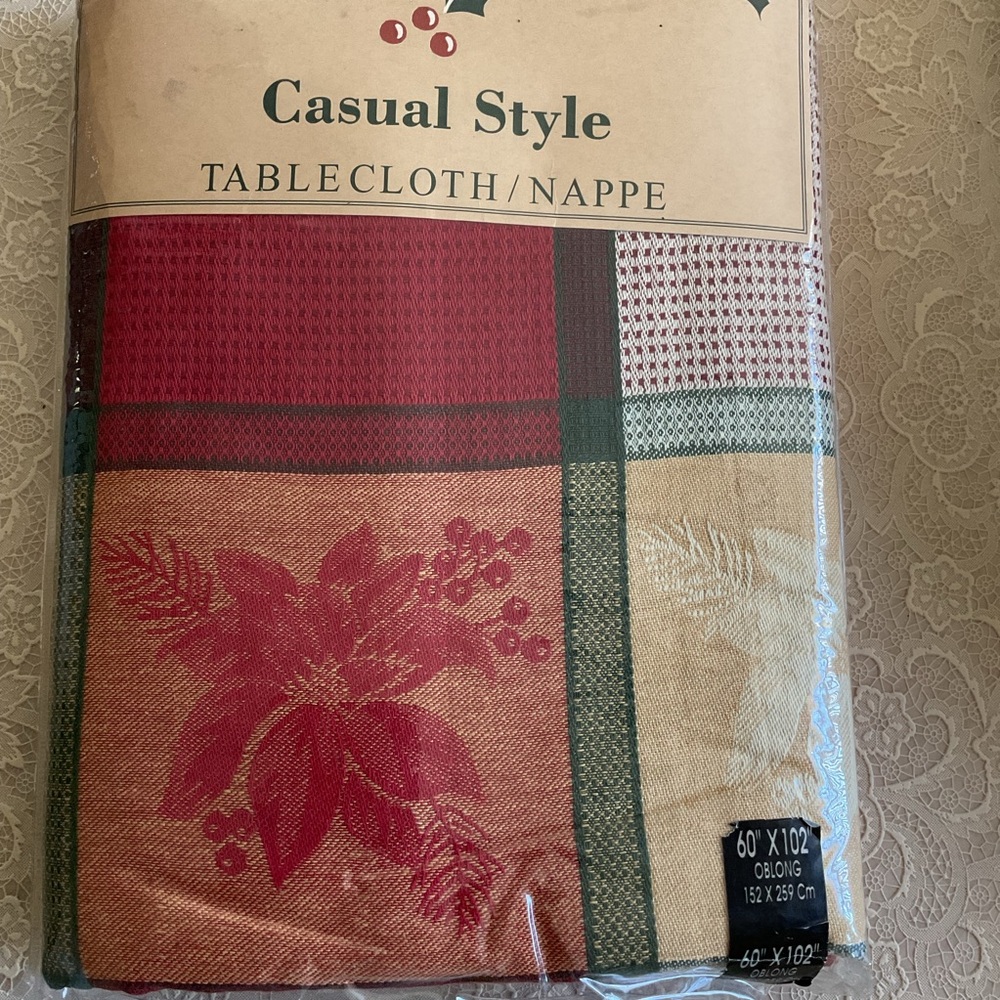 Holiday Tablecloth - green/burgundy 60x102”